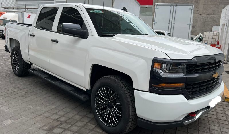Chevrolet Silverado 4 x 4 full