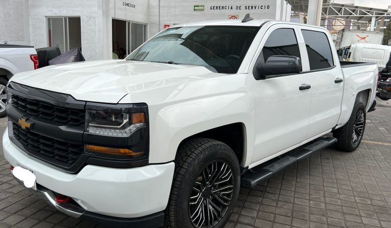Chevrolet Silverado 4 x 4 full