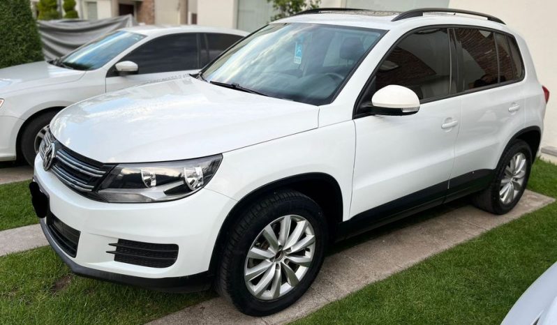 Volkswagen Tiguan 2015 full