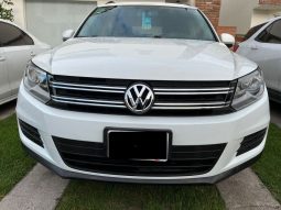 Volkswagen Tiguan 2015 full