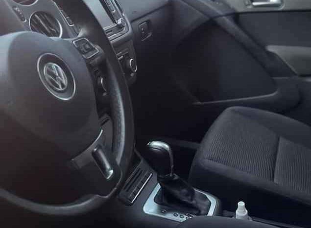 Volkswagen Tiguan 2015 full